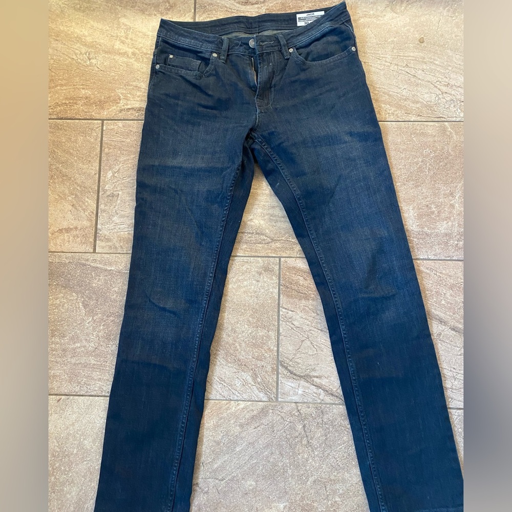Men’s Buffalo David Bitton dark wash jeans. 30 waist